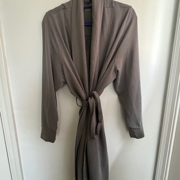 Universal Standard Charcoal Robe - Picture 1 of 4